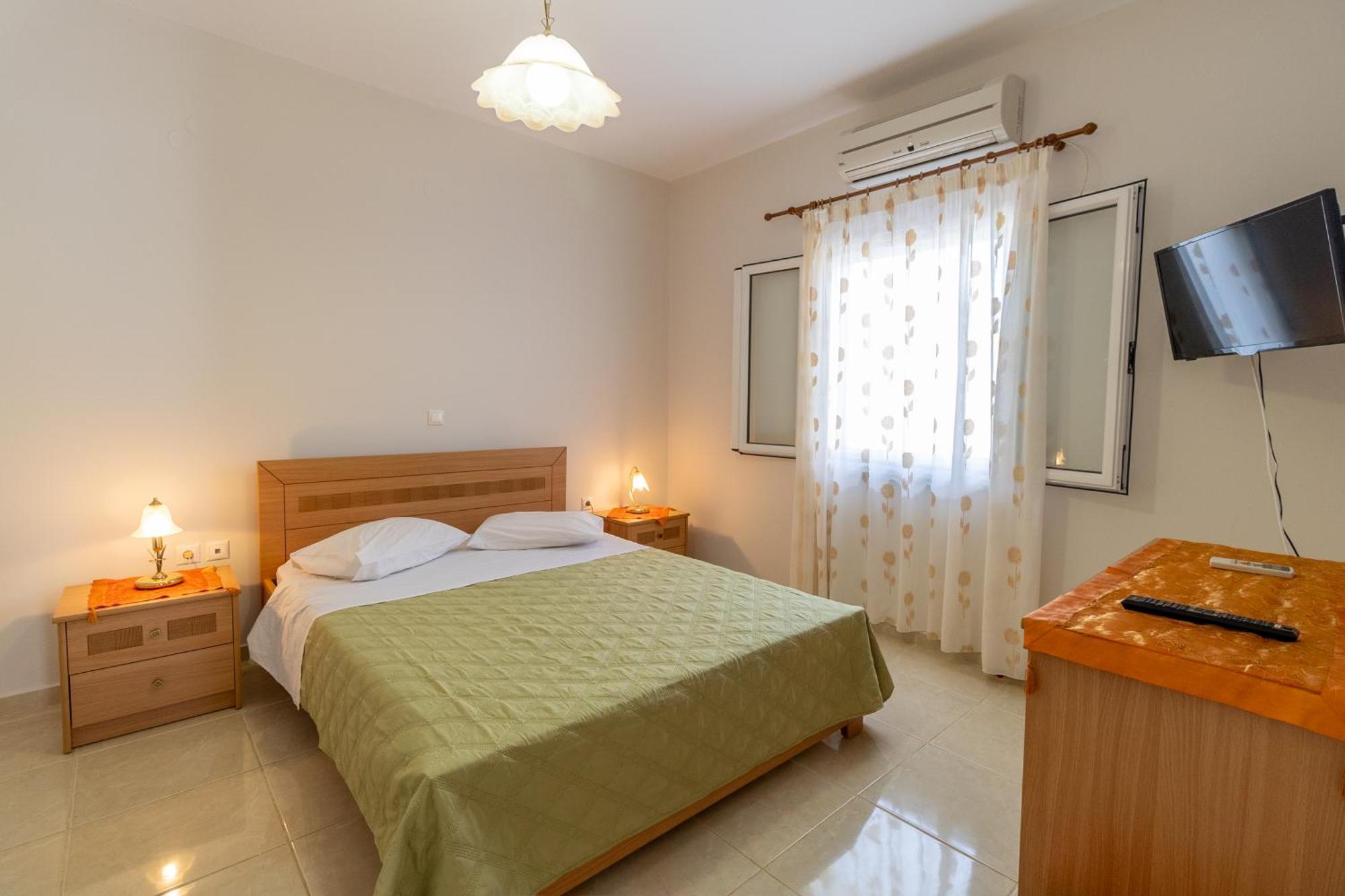 Apartments Thekla Karavádhos Dış mekan fotoğraf